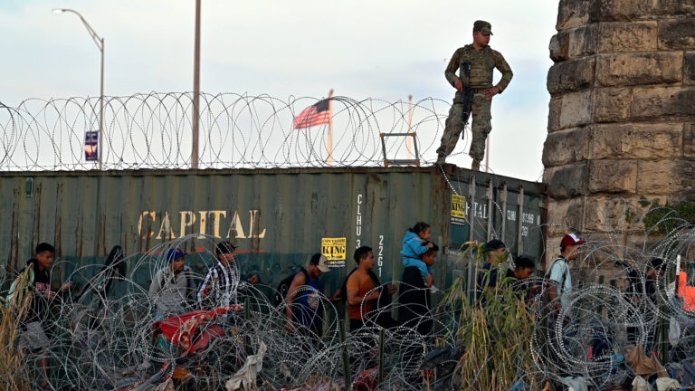 How Many Yards of Dirt Does a Triaxle Hold? The Ultimate Guide to Calculating Capacity