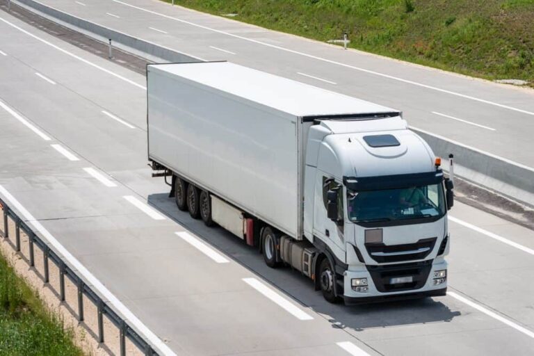 Unveiling the Titans of the Road: A Comprehensive Comparison of Semi Trucks Available in Mexico